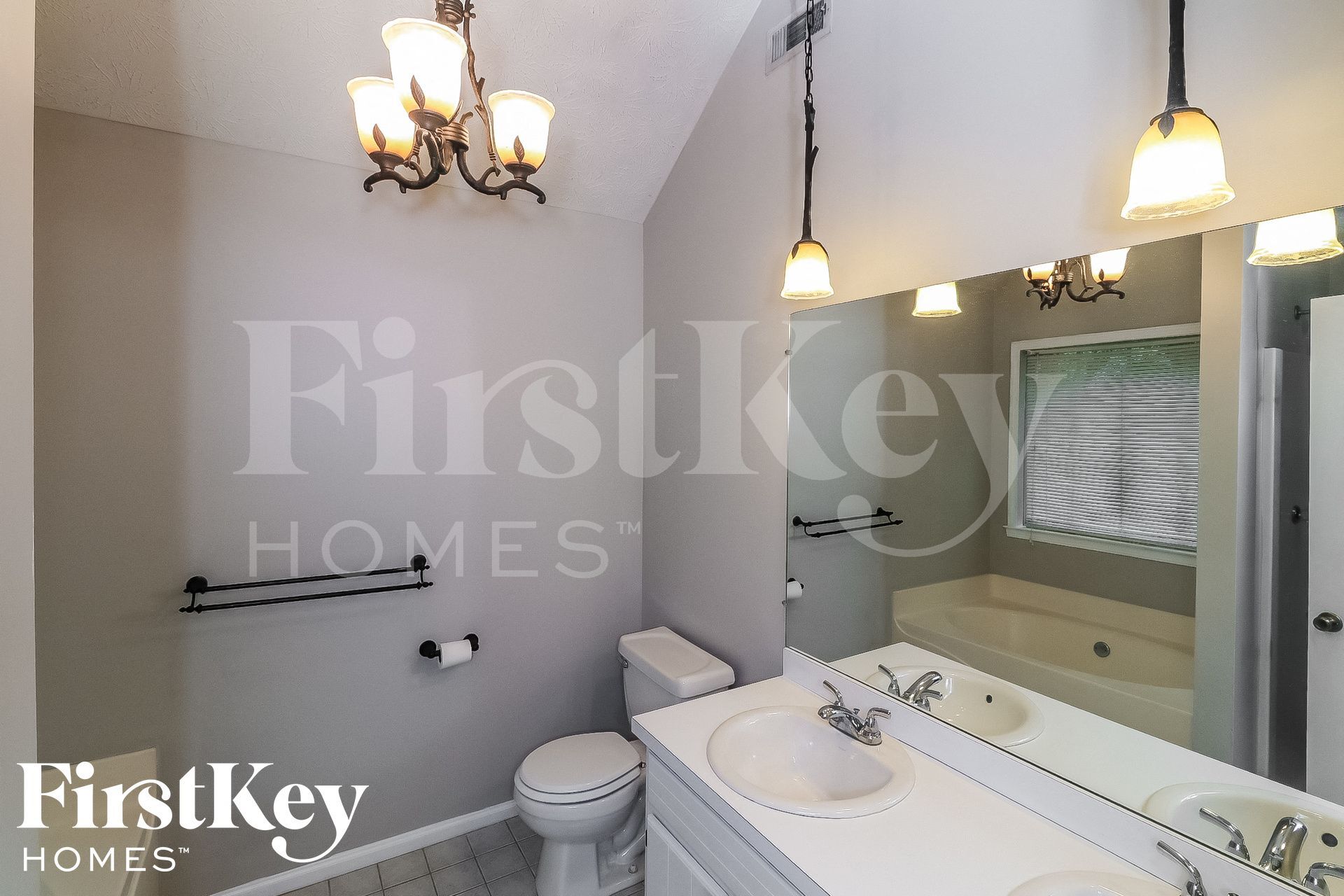 Building Photo - 2905 Navajo Cir