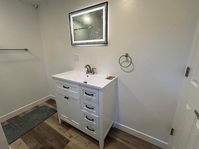 Building Photo - 2631 S Zurich Ct