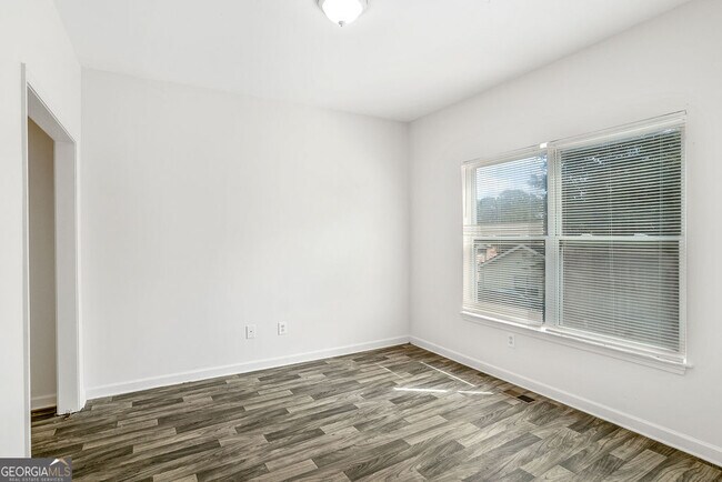 Building Photo - 2145 Hollywood Dr NW