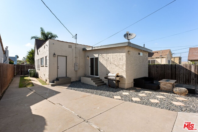 Building Photo - 7822 S Halldale Ave