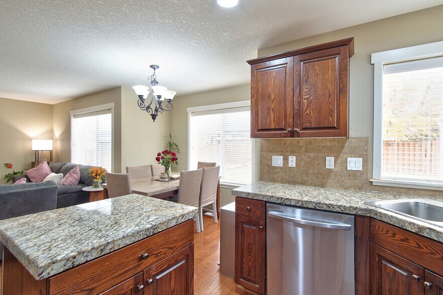 Building Photo - 17536 SW Parkway Ct