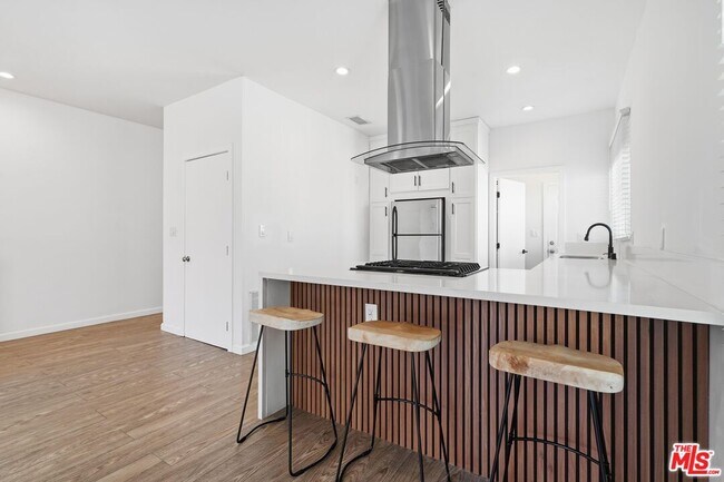 Building Photo - 455 Rexford Dr