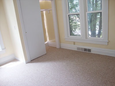 Front bedroom with closet as seen from the living room door. - 512 S Center St