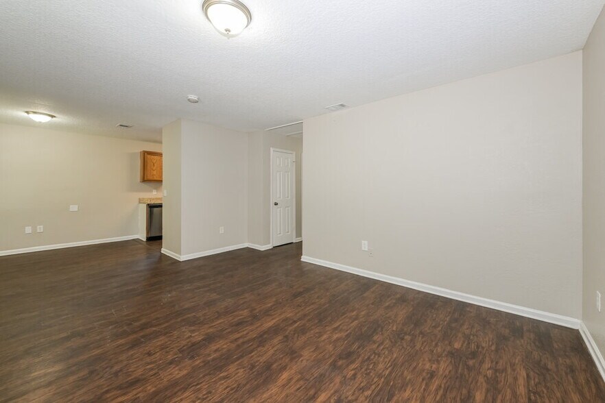 Building Photo - 7926 Pipit Ave