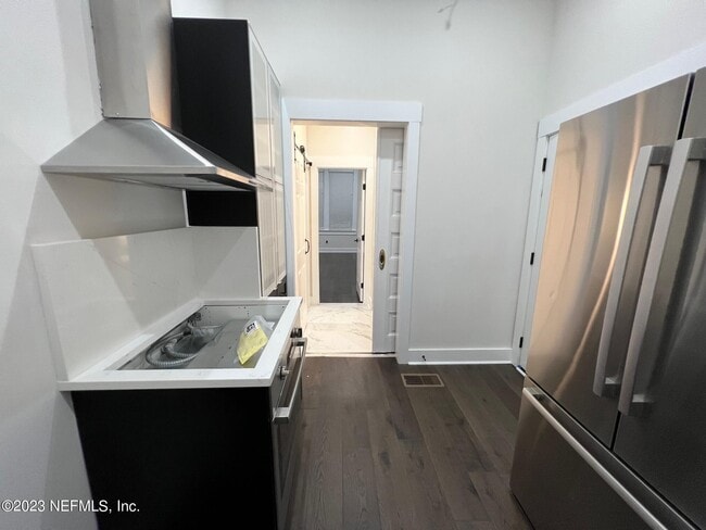 Building Photo - 1541 Riverside Ave