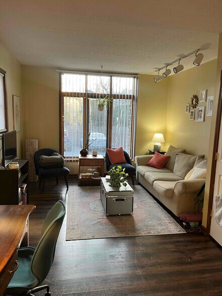 Building Photo - 1408 Broadway St