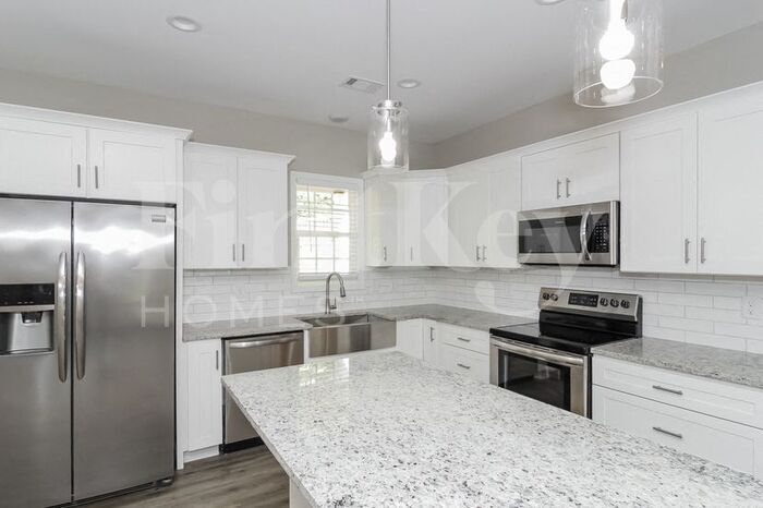 Building Photo - 724 Somersby Dr