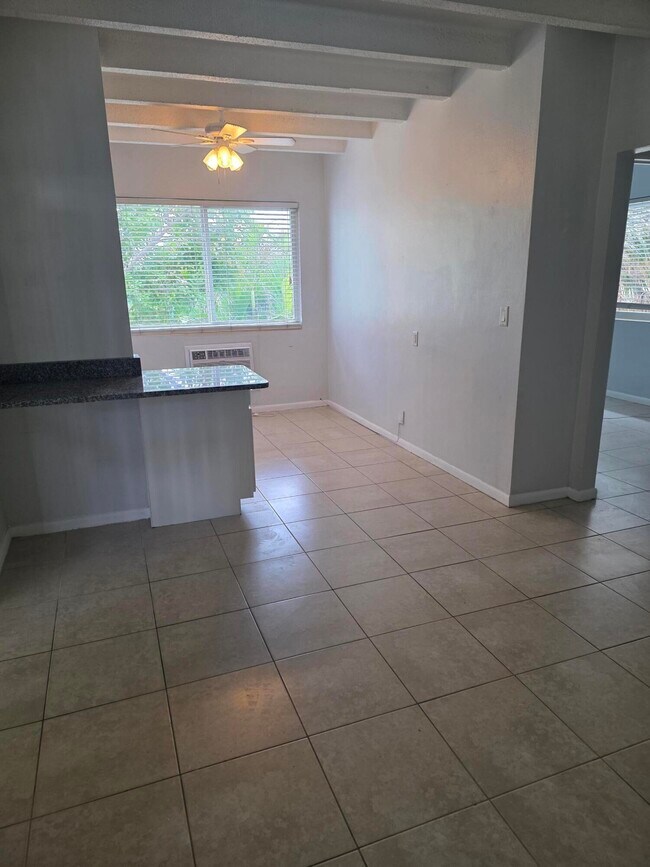 Building Photo - 100 Cascade Ln