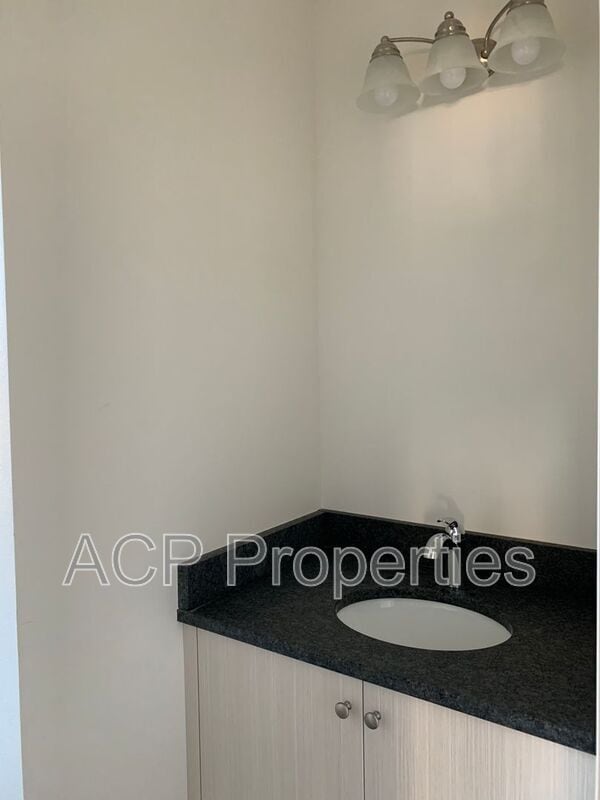 Building Photo - 2046 Aaron Dr