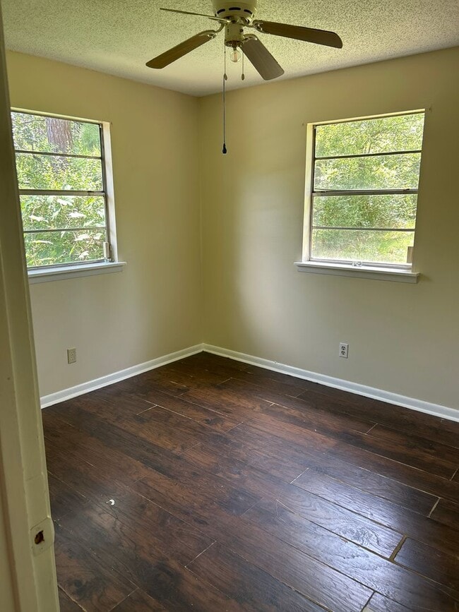 Building Photo - Zillow