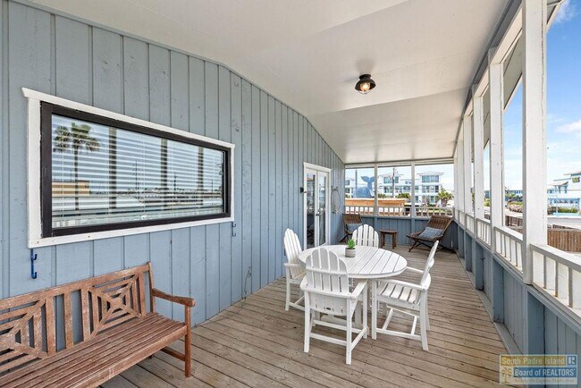 Building Photo - 105 E Marisol Dr