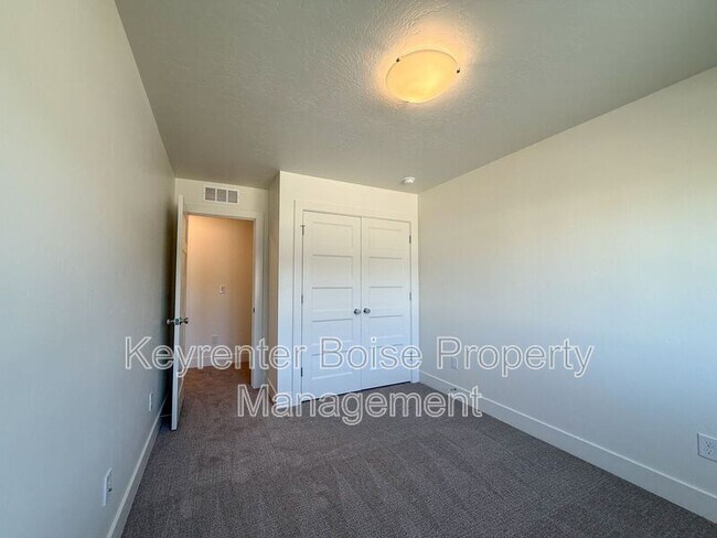 Building Photo - 1337 N Webb Wy
