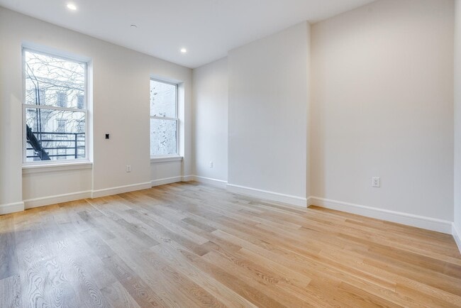 Building Photo - 1021 Washington St