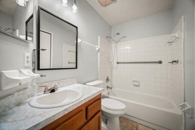 Building Photo - Charming 3-Bedroom, 2-bathroom Gem Awaits!