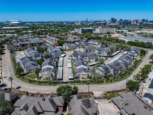 Building Photo - 2750 Holly Hall St