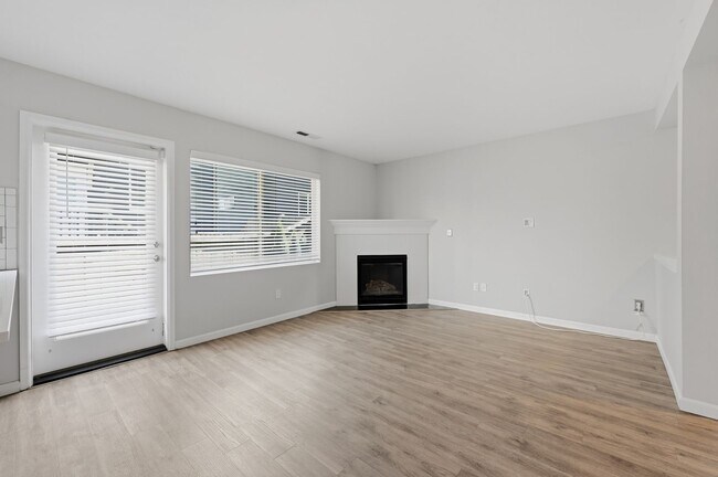 Building Photo - Lake Stevens Gem