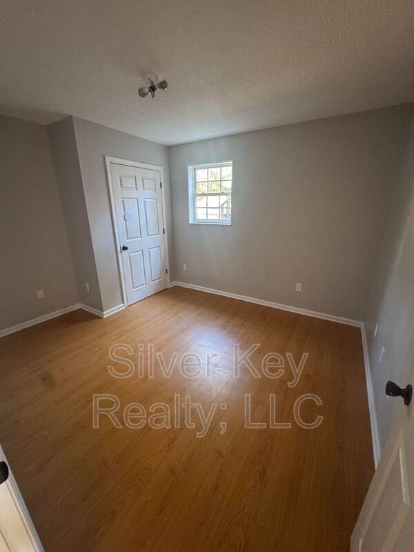 Building Photo - 702 Eastanallee Ave