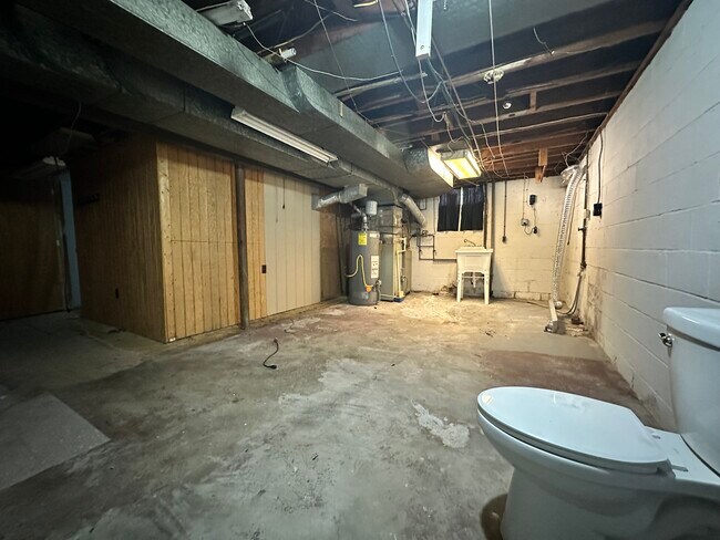 Basement laundry room - 517 Foltz Dr