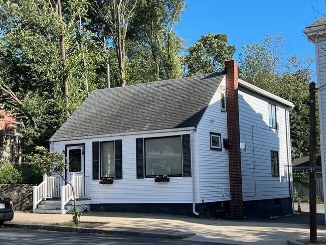 Building Photo - 22 Pauline St