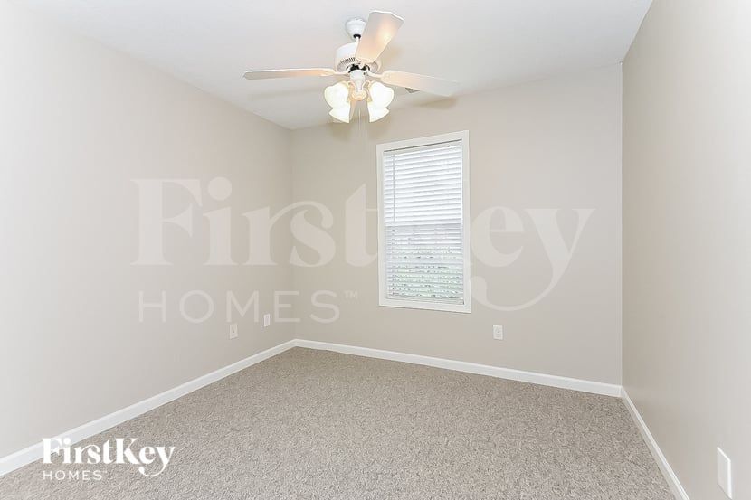 Building Photo - 307 White Oak Way