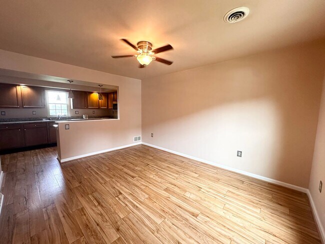 Building Photo - 1114 Skyview Dr