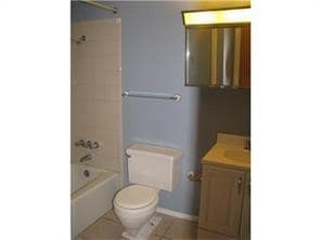 Building Photo - 500 E Riverside Dr