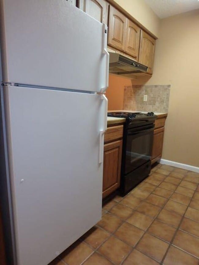 Building Photo - 2 Bed/ 1 Bath- Village South Condominiums