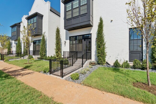 Building Photo - Townhome 2 bed 2.5 bath "The Mid-Mod" in the Heart of Selah