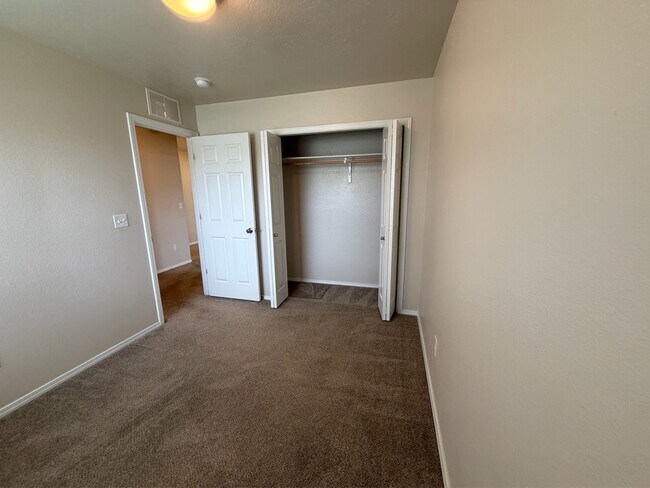 Building Photo - 108 NE Malad Ct