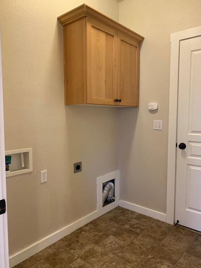 Building Photo - 10600 Avalon St