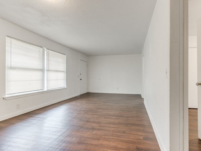 Building Photo - 1404 NE 38th St