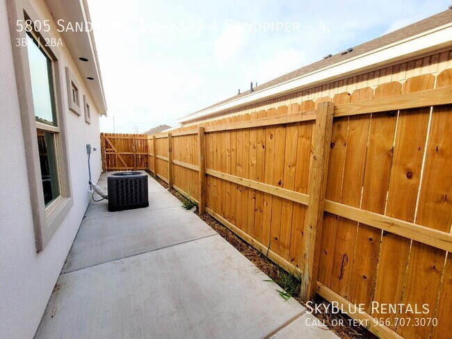 Building Photo - 5805 Sandpiper Ave