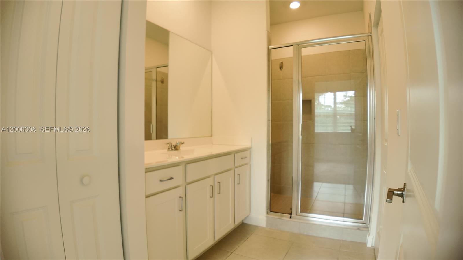 Building Photo - 4612 Hollister Ave