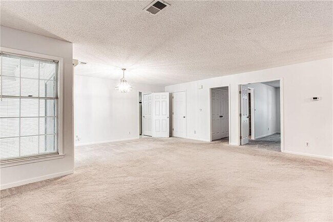 Building Photo - 605 Garden Ct