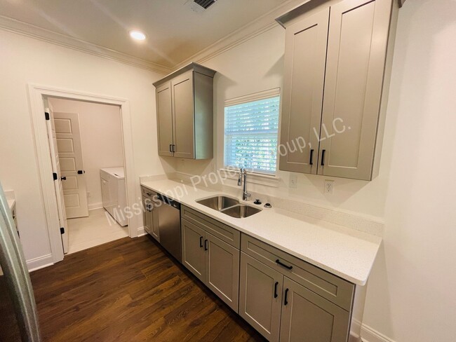 Building Photo - 3BD/3.5BA FOR RENT IN MEADOWCREST