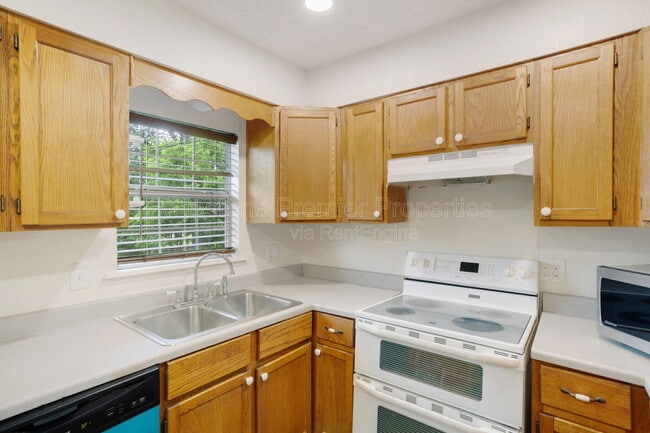 Building Photo - 1829 Ridgewood Rd