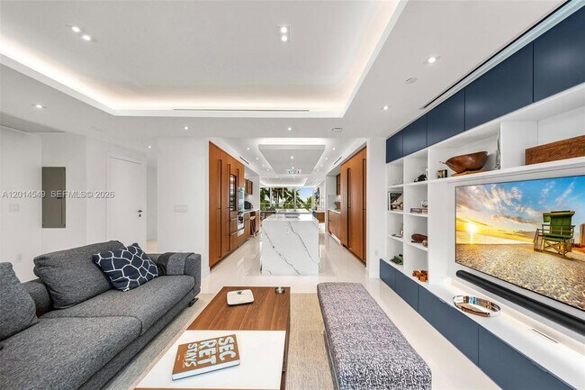 Building Photo - 2627 S Bayshore Dr