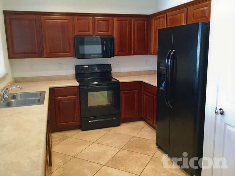 Building Photo - 44570 W Mescal Dr