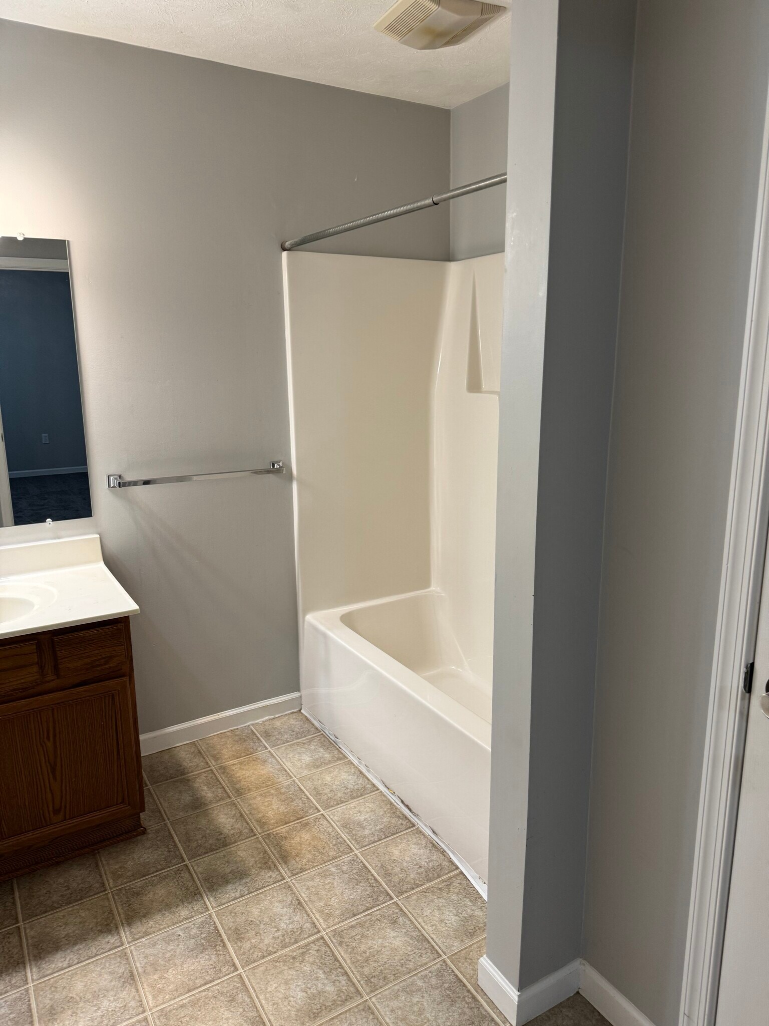 Owners bathroom - 644 Edwardian Ln