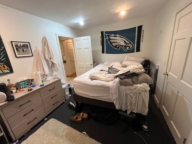 Building Photo - 915 Beacon St