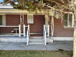 Building Photo - 345 Maple St