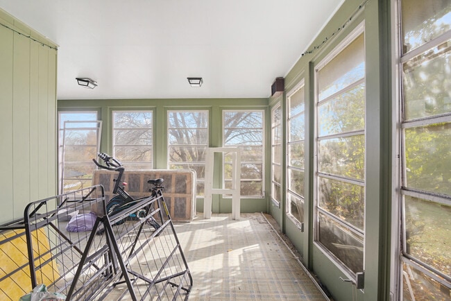 Building Photo - 4105 Riverview Dr