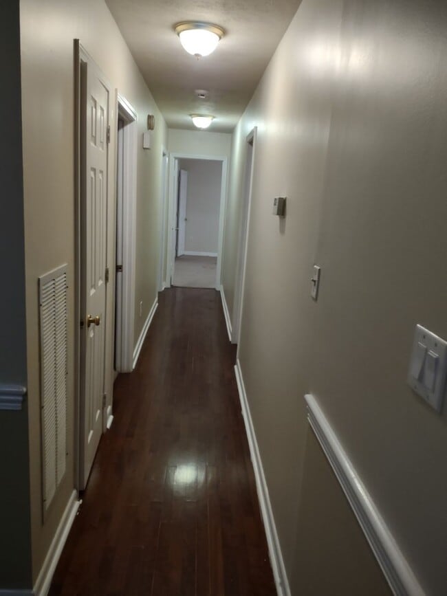 Building Photo - 524 Brentwood Dr