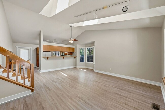 Building Photo - 2461 Hampshire Square