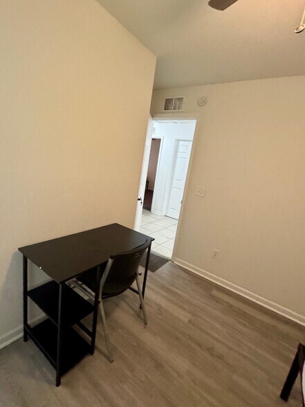 Building Photo - 1522 Pepper Dr