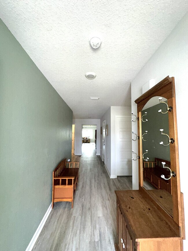 Building Photo - 5847 Belmont Stakes Rd