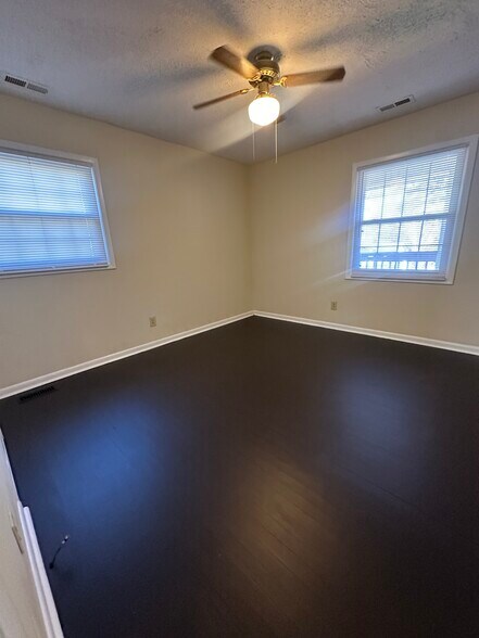 Building Photo - 330 Milburn Dr