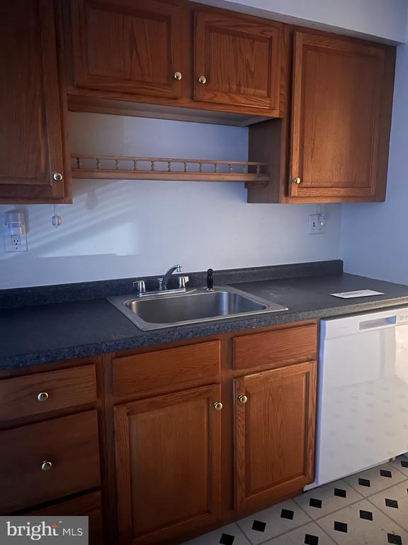 Building Photo - 329 Shawmont Ave