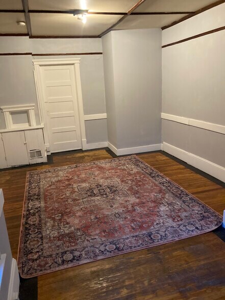 Building Photo - 111 Decker Pond Rd