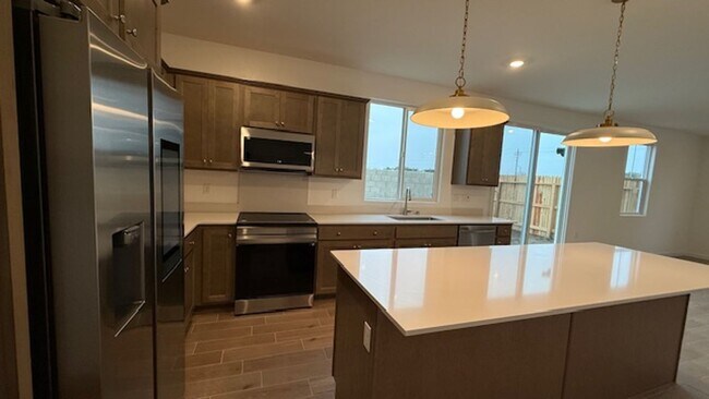 Building Photo - 12505 Camino Glorieta, Bakersfield, CA 93311